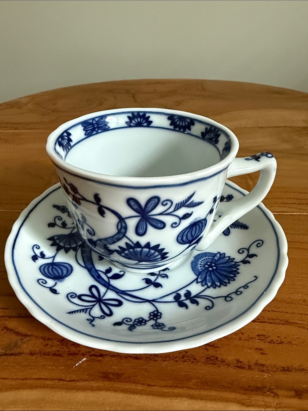Vienna Woods Fine China Teacup Tea Cup Saucer Blue Onion Split Handle